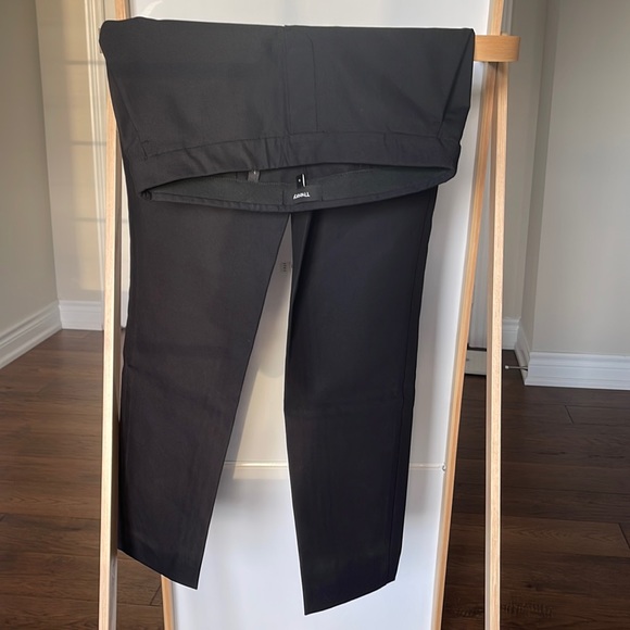 Theory Thaniel Approach Stretch Cropped Pants in black - Picture 5 of 12